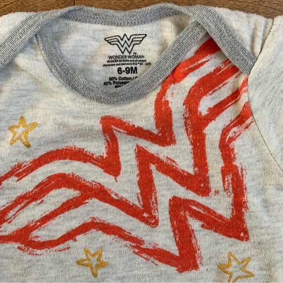3/$10 WONDER WOMAN Baby girl bodysuit 6-9m - Picture 2 of 3